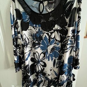 Avenue Graphic Blouse White Black